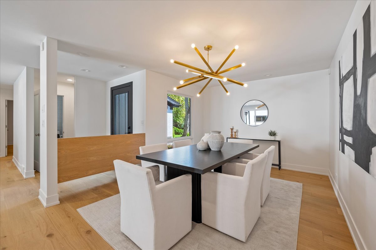 1666 Cloverdale Avenue