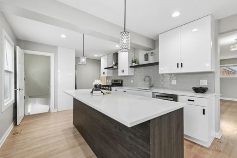 Tiny photo for 512 N Elm Street, Mount Prospect, IL 60056 (MLS # 12576364)