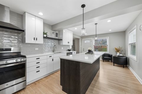 Tiny photo for 512 N Elm Street, Mount Prospect, IL 60056 (MLS # 12576364)