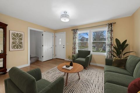 Tiny photo for 512 N Elm Street, Mount Prospect, IL 60056 (MLS # 12576364)