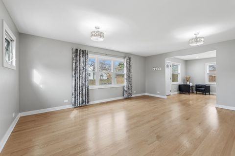 Tiny photo for 512 N Elm Street, Mount Prospect, IL 60056 (MLS # 12576364)