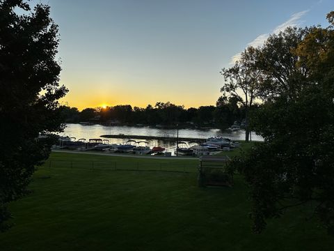 Tiny photo for 101 Beachway Drive, Fox River Grove, IL 60021 (MLS # 12494908)