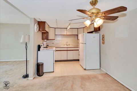 Tiny photo for 2900 Maple Avenue #22A, Downers Grove, IL 60515 (MLS # 12524486)