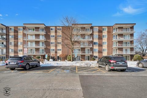 Photo of 2900 Maple Avenue #22A, Downers Grove, IL 60515 (MLS # 12524486)
