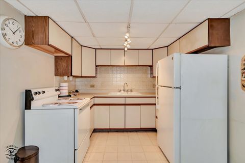 Tiny photo for 2900 Maple Avenue #22A, Downers Grove, IL 60515 (MLS # 12524486)