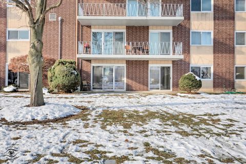 Tiny photo for 2900 Maple Avenue #22A, Downers Grove, IL 60515 (MLS # 12524486)