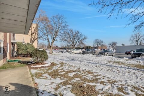 Tiny photo for 2900 Maple Avenue #22A, Downers Grove, IL 60515 (MLS # 12524486)