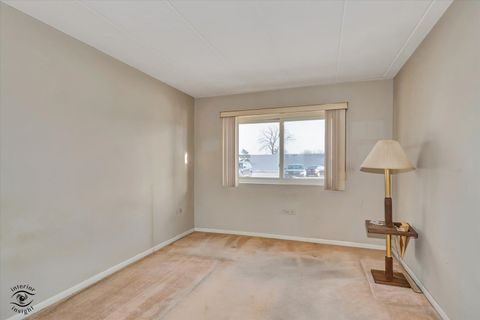 Tiny photo for 2900 Maple Avenue #22A, Downers Grove, IL 60515 (MLS # 12524486)