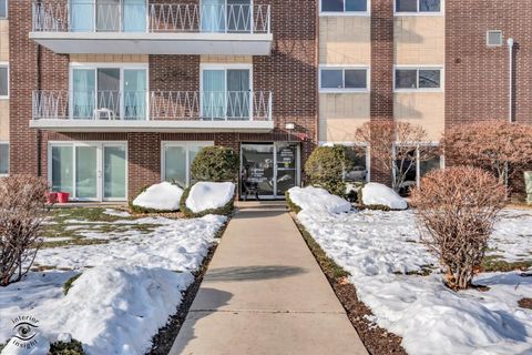 Tiny photo for 2900 Maple Avenue #22A, Downers Grove, IL 60515 (MLS # 12524486)