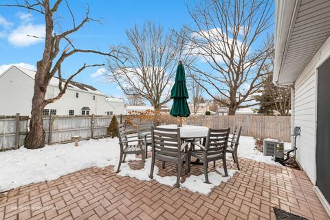 Tiny photo for 2S021 Lexington Court, Warrenville, IL 60555 (MLS # 12533145)