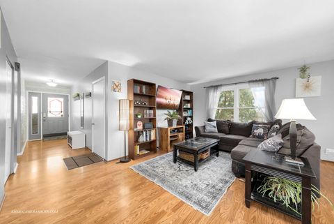 Tiny photo for 2S021 Lexington Court, Warrenville, IL 60555 (MLS # 12533145)