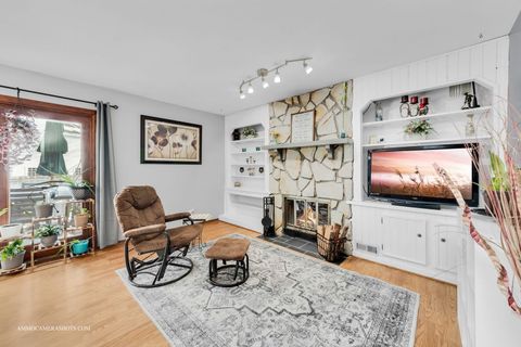 Tiny photo for 2S021 Lexington Court, Warrenville, IL 60555 (MLS # 12533145)