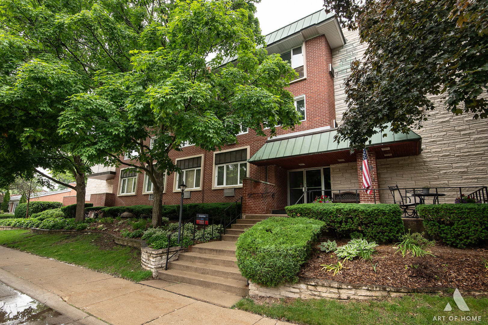 101 N Peartree Lane 101