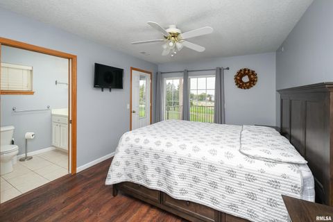 Tiny photo for 2956 HOLIDAY Court #Bldg. 4, Unit 7, Bettendorf, IA 52722 (MLS # QC4268830)