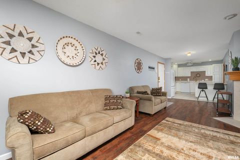 Tiny photo for 2956 HOLIDAY Court #Bldg. 4, Unit 7, Bettendorf, IA 52722 (MLS # QC4268830)