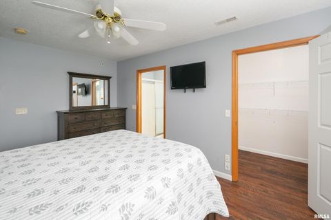 Tiny photo for 2956 HOLIDAY Court #Bldg. 4, Unit 7, Bettendorf, IA 52722 (MLS # QC4268830)