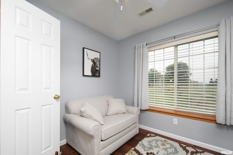 Tiny photo for 2956 HOLIDAY Court #Bldg. 4, Unit 7, Bettendorf, IA 52722 (MLS # QC4268830)