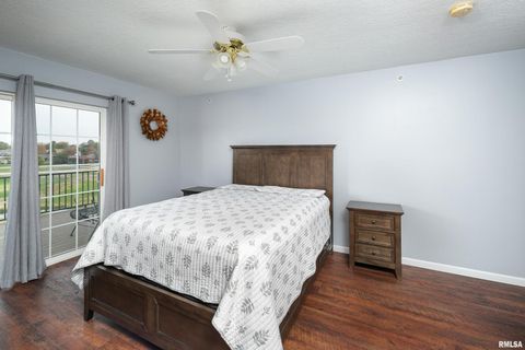 Tiny photo for 2956 HOLIDAY Court #Bldg. 4, Unit 7, Bettendorf, IA 52722 (MLS # QC4268830)