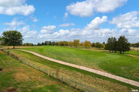 Tiny photo for 2956 HOLIDAY Court #Bldg. 4, Unit 7, Bettendorf, IA 52722 (MLS # QC4268830)