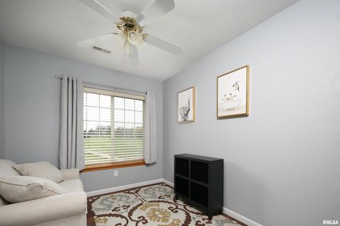 Tiny photo for 2956 HOLIDAY Court #Bldg. 4, Unit 7, Bettendorf, IA 52722 (MLS # QC4268830)