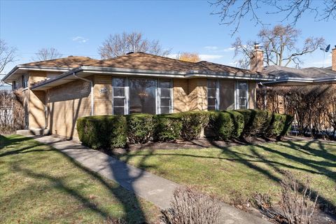 Photo of 8434 Lawndale Avenue, Skokie, IL 60076 (MLS # 12596930)