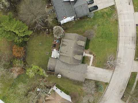 Tiny photo for 24 Bay Pointe Drive, Bloomington, IL 61704 (MLS # 12600753)