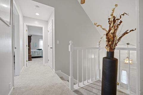 Tiny photo for 24 Bay Pointe Drive, Bloomington, IL 61704 (MLS # 12600753)