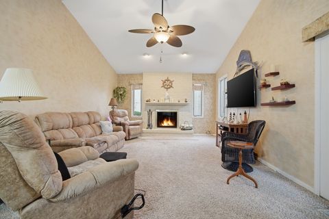 Tiny photo for 24 Bay Pointe Drive, Bloomington, IL 61704 (MLS # 12600753)