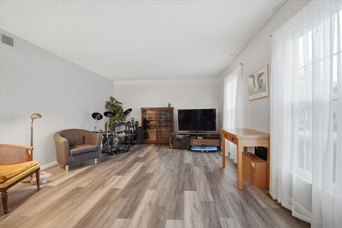 Tiny photo for 24 Bay Pointe Drive, Bloomington, IL 61704 (MLS # 12600753)