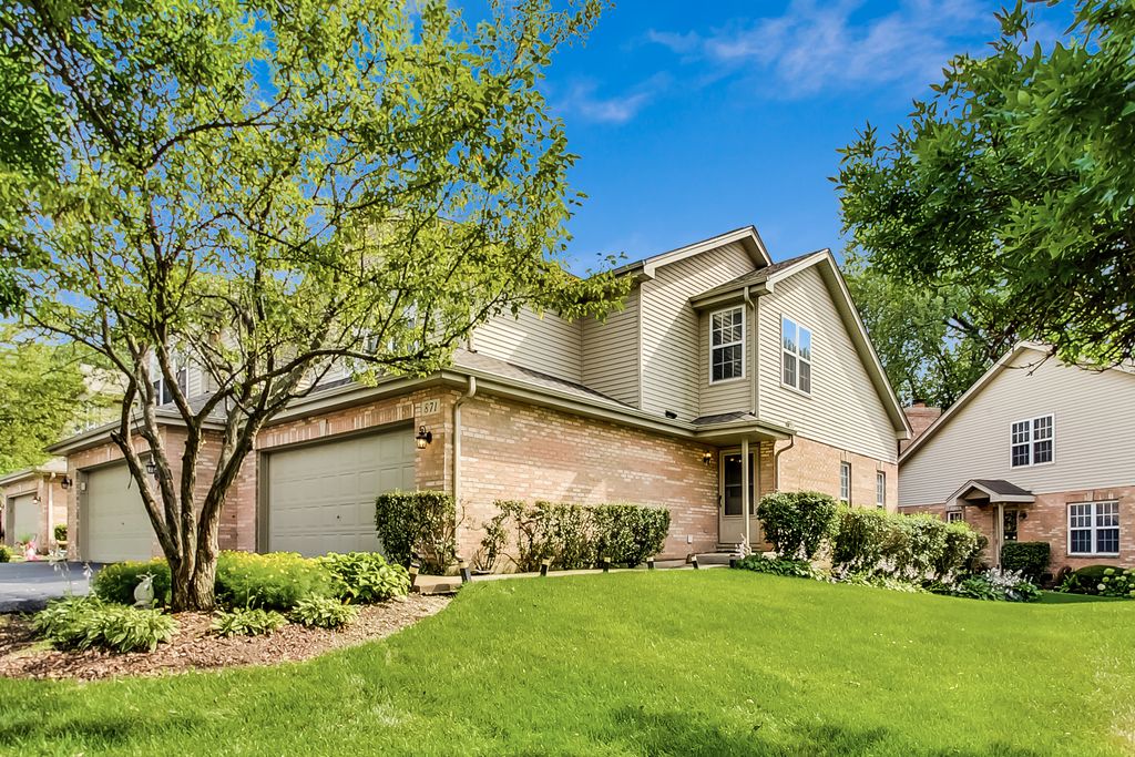 Photo for 871 Rosebud Court, Roselle, IL 60172 (MLS # 12434217)