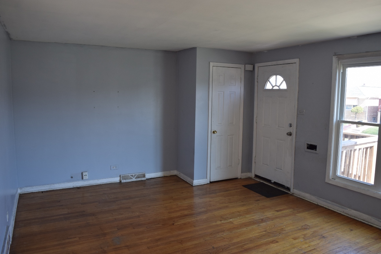 9132 S CRANDON Avenue