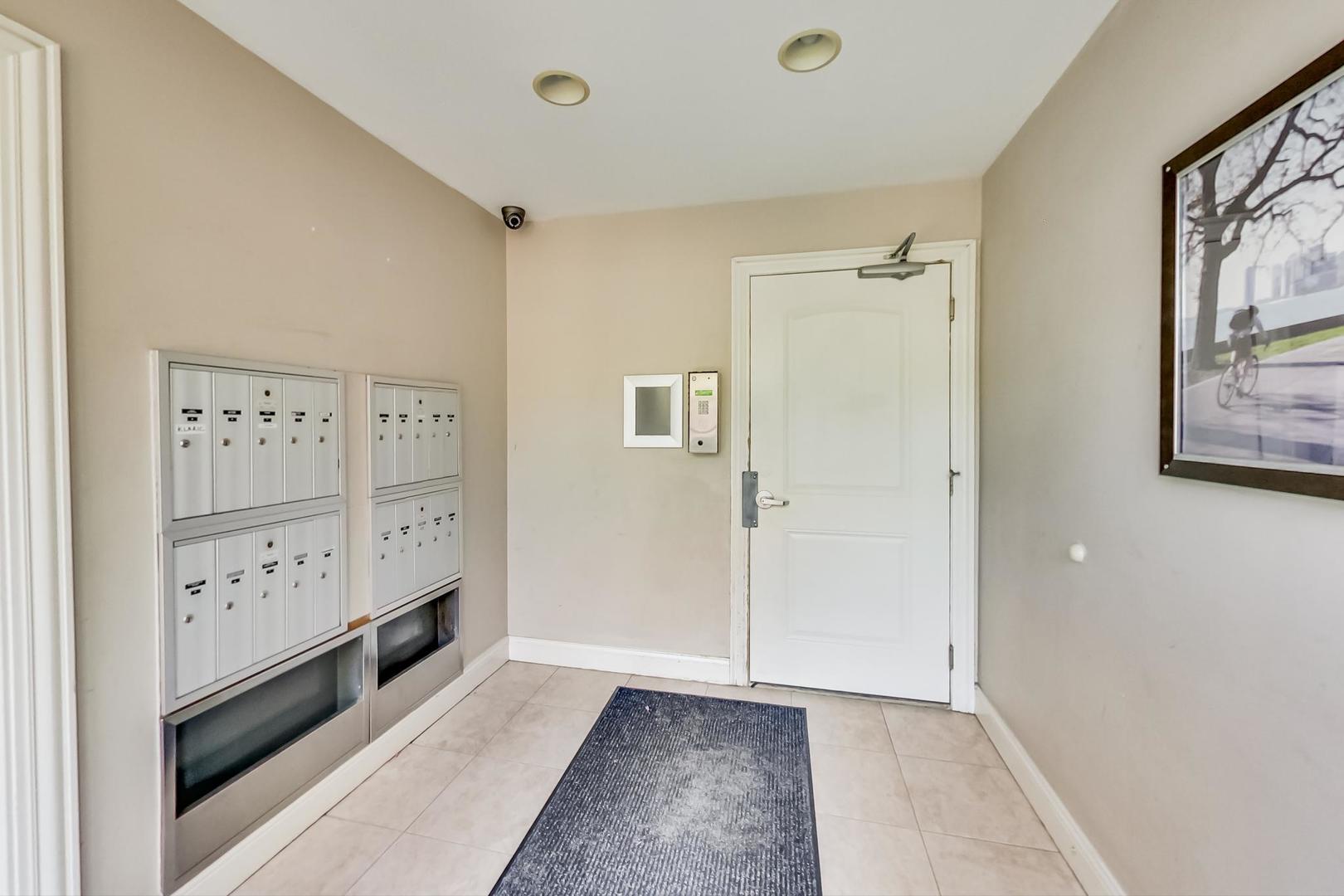 6333 N Milwaukee Avenue 1G