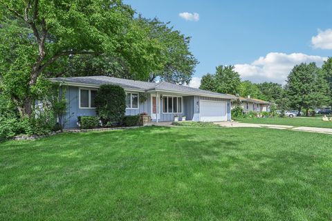 Tiny photo for 698 Hiawatha Drive, Elgin, IL 60120 (MLS # 12452354)