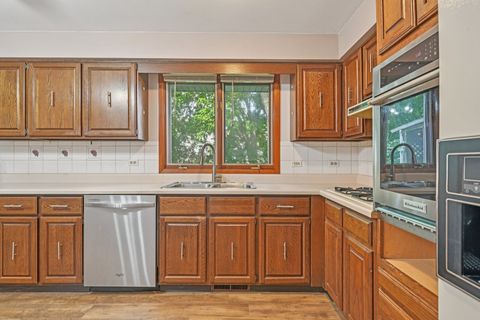 Tiny photo for 698 Hiawatha Drive, Elgin, IL 60120 (MLS # 12452354)