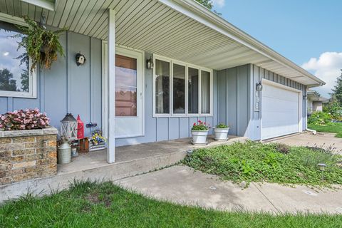 Tiny photo for 698 Hiawatha Drive, Elgin, IL 60120 (MLS # 12452354)