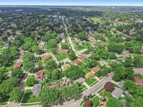 Tiny photo for 698 Hiawatha Drive, Elgin, IL 60120 (MLS # 12452354)