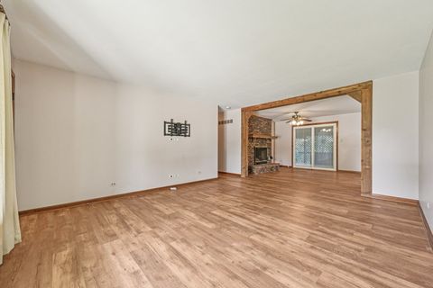 Tiny photo for 698 Hiawatha Drive, Elgin, IL 60120 (MLS # 12452354)