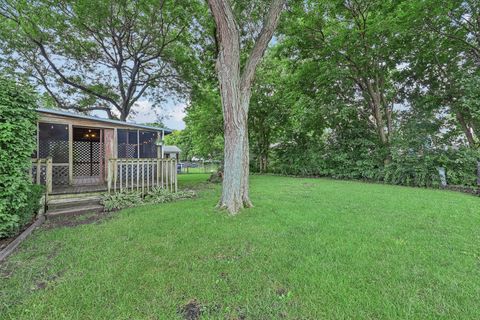 Tiny photo for 698 Hiawatha Drive, Elgin, IL 60120 (MLS # 12452354)