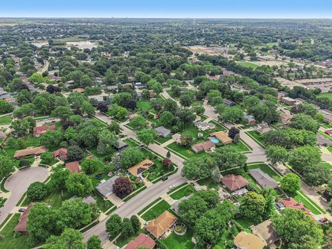 Tiny photo for 698 Hiawatha Drive, Elgin, IL 60120 (MLS # 12452354)