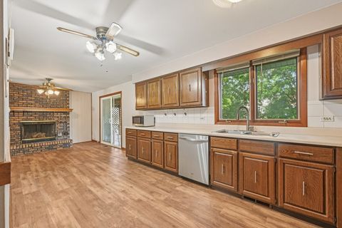 Tiny photo for 698 Hiawatha Drive, Elgin, IL 60120 (MLS # 12452354)
