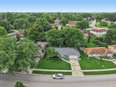 Tiny photo for 698 Hiawatha Drive, Elgin, IL 60120 (MLS # 12452354)