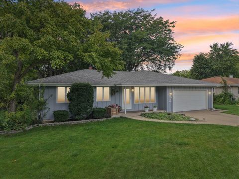 Tiny photo for 698 Hiawatha Drive, Elgin, IL 60120 (MLS # 12452354)