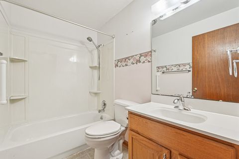 Tiny photo for 698 Hiawatha Drive, Elgin, IL 60120 (MLS # 12452354)