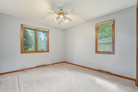 Tiny photo for 698 Hiawatha Drive, Elgin, IL 60120 (MLS # 12452354)