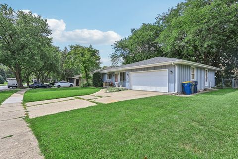 Tiny photo for 698 Hiawatha Drive, Elgin, IL 60120 (MLS # 12452354)