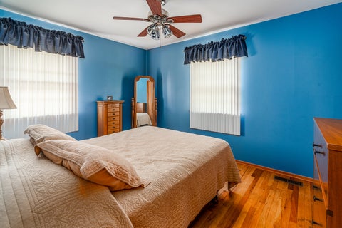Tiny photo for 1504 W Walnut Street, Carbondale, IL 62901 (MLS # 12772002)