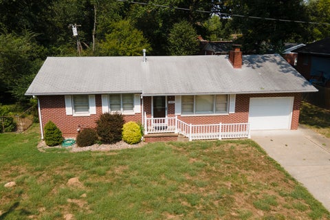 Tiny photo for 1504 W Walnut Street, Carbondale, IL 62901 (MLS # 12772002)
