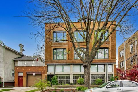 Photo of 1757 W SUNNYSIDE Avenue #D, Chicago, IL 60640 (MLS # 12633842)