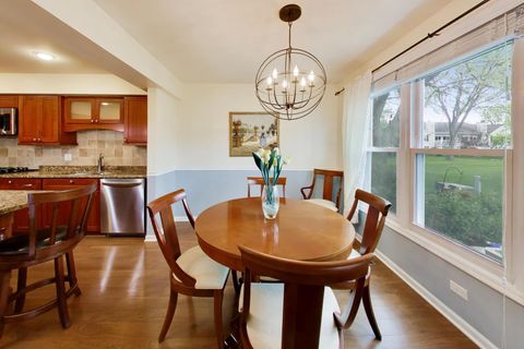 Tiny photo for 684 Regent Lane, Prospect Heights, IL 60070 (MLS # 12604839)