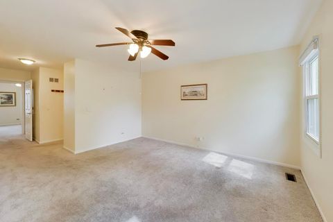 Tiny photo for 684 Regent Lane, Prospect Heights, IL 60070 (MLS # 12604839)